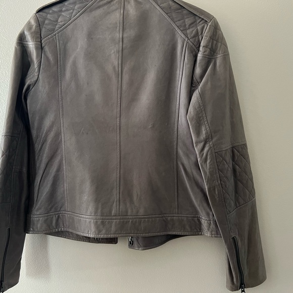 Vince NWT Gray Leather Biker Jacket with Quilted Sleeve Detail - size M - Picture 10 of 16